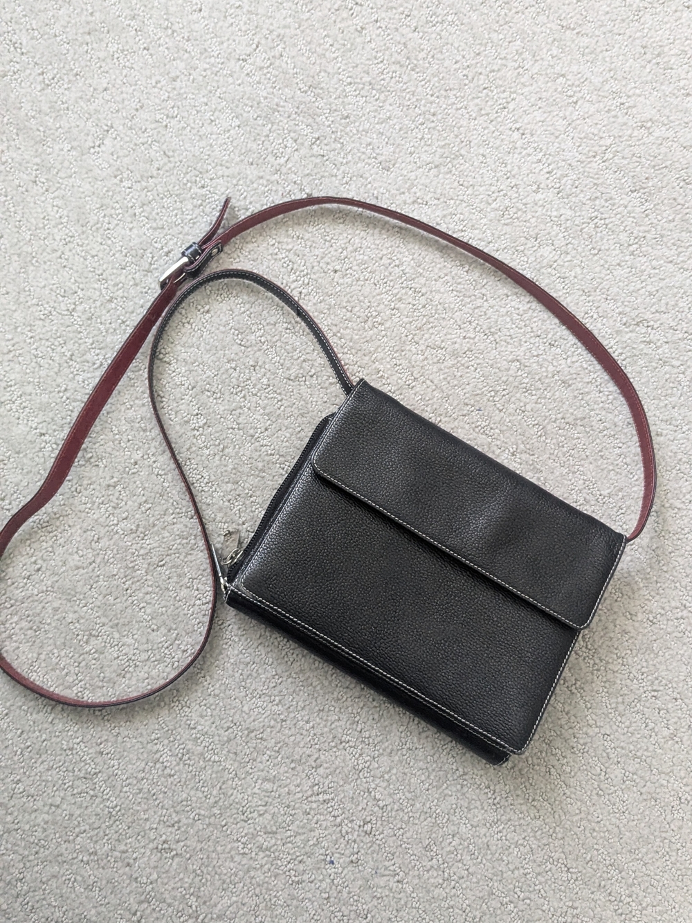 Minimalist Black Crossbody Bag with Burgundy Strap